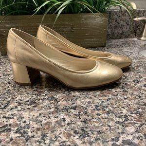 Steve Madden Gold Pumps